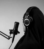image-sound-voice-over-female-voix-off-feminine-تعليق-صوتي-نسائي-kouba-algiers-algeria