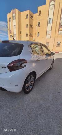 سيارات-peugeot-208-2015-الأغواط-الجزائر