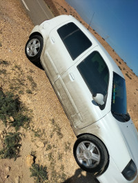 voitures-renault-clio-campus-2012-bye-el-hamadna-relizane-algerie