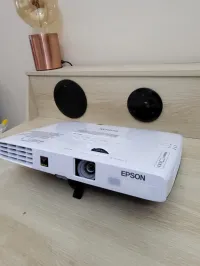 EPSON EB1751 PROJECTEUR 3LCD - PORTABLE - 2600 LUMENS - XGA (1024 x 768) - 4:3 + 2 TÉLÉCOMMANDES