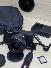 Canon EOS M 200 hybride Vidéo 4K/UHD 30p capteur APS-C de 24Mpx + EF-M 15-45mm f/3,5-6,3 IS STM