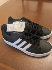 Adidas grand court base EE7900 (négociable)