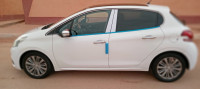 voitures-peugeot-208-2016-allure-facelift-laghouat-algerie