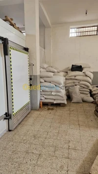 Fourniture de produits alimentaires en gros pour les institutions publiques et privées, hôtels.