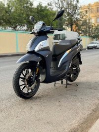 motos-et-scooters-sym-st-2024-blida-algerie