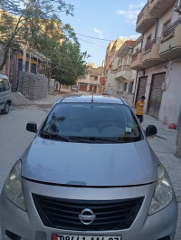 voitures-nissan-sunny-2014-hassi-rmel-laghouat-algerie