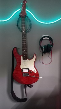 آلات-كهربائية-yamaha-pacifica-212vqm-باتنة-الجزائر