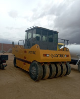 engin-jotec-compacteur-pneumatique-2014-barika-batna-algerie