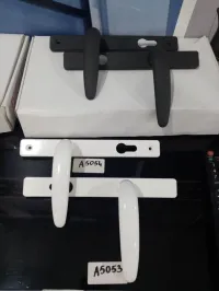 Accessoires en aluminium ( équerres, poignées, serrures)