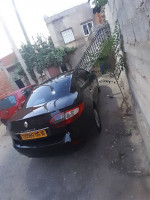 voitures-renault-fluence-2015-dynamique-lakhdaria-bouira-algerie