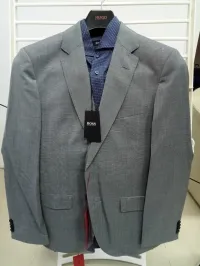 Costume gris Hugo Boss T48 + chemise Hugo Boss
