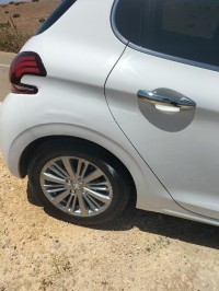 سيارات-peugeot-208-2019-allure-facelift-الحمادنة-غليزان-الجزائر
