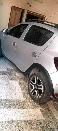 سيارات-dacia-sandero-2017-غرداية-الجزائر