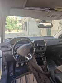سيارات-peugeot-208-2015-شلغوم-العيد-ميلة-الجزائر
