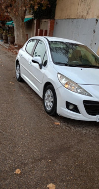 voitures-peugeot-207-plus-2013-miliana-ain-defla-algerie