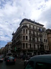 Cherche location appartement F2 F3 F4 F5 sur Alger centre 
