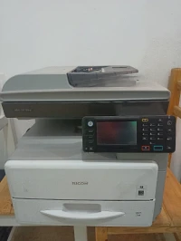 Photocopieuse et scanner et impriment en couleur 