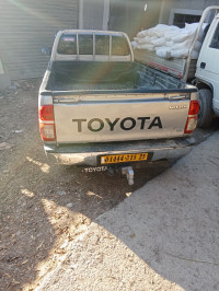 voitures-toyota-hilux-2015-legend-sc-4x2-constantine-algerie