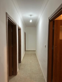 appartement-vente-f5-alger-mahelma-algerie