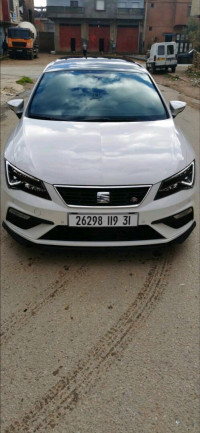 voitures-seat-leon-2019-lion-beats-tiaret-algerie