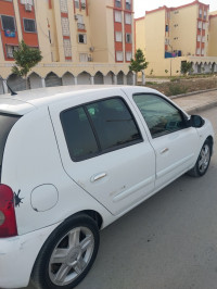 voitures-renault-clio-campus-2012-constantine-algerie