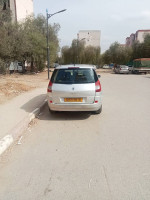 voitures-renault-scenic-2005-khemis-el-khechna-boumerdes-algerie