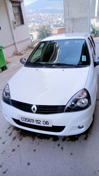 voitures-renault-clio-campus-2012-bye-bejaia-algerie