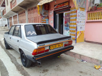 voitures-peugeot-305-1986-sigus-oum-el-bouaghi-algerie