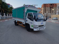 camion-jmc-plateau-ridelles-2013-bouira-algerie