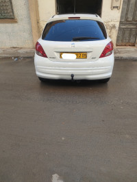 voitures-peugeot-207-2012-allure-batna-algerie