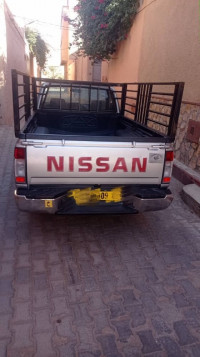 voitures-nissan-pickup-2009-ghardaia-algerie