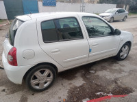 voitures-renault-clio-campus-2013-bye-annaba-algerie