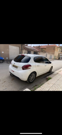 voitures-peugeot-208-2015-allure-facelift-tipaza-algerie