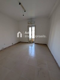 شقة-كراء-3-غرف-عنابة-الجزائر