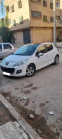 voitures-peugeot-207-2011-djelfa-algerie