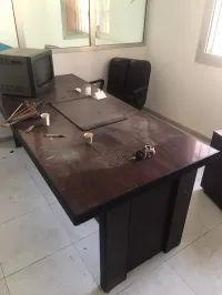 Bureau avec caisson et une chaise