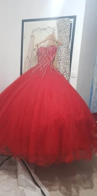 Robe soirée rouge et robe blanche 