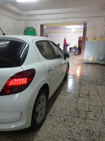 voitures-peugeot-207-2011-fennec-bordj-el-kiffan-alger-algerie