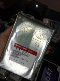 WD 10TB RED Plus NAS WD101EFBX - 3.5" - SATA 6 Gb/s - 7200 TPM - 256 Mo - HDD