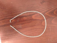 Une chaîne du vrai argent 