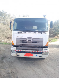 camion-hino-700-2009-bouira-algerie