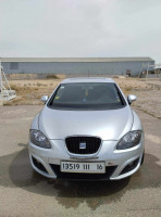 moyenne-berline-seat-leon-2011-tadjenanet-mila-algerie