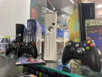 Xbox 360 slim 256g flash glitch plus que 15 jeux etat 10/10