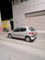 سيارة-صغيرة-peugeot-206-2005-المحمدية-الجزائر