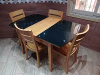 Ensemble Table Extensible en Verre avec 4 Chaises - Adaptez l'espace à vos besoins!