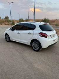 voitures-peugeot-208-2015-allure-facelift-tlemcen-algerie