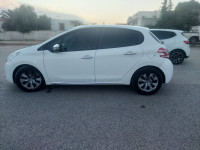 voitures-peugeot-208-2013-active-bou-ismail-tipaza-algerie