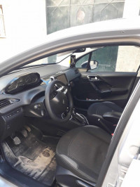 voitures-peugeot-208-2015-allure-facelift-setif-algerie