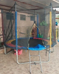 Trampoline importation 2.4m et 2 Toboggan et une Balançoire pour crèche 