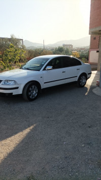 voitures-volkswagen-passat-2003-el-adjiba-bouira-algerie